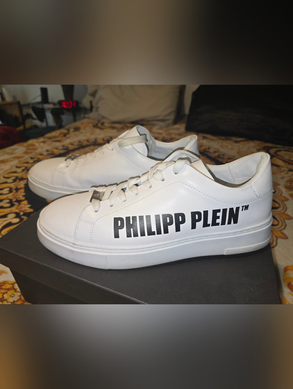 MSRP $840 - Philipp Plein White and Black Logo Low-Top Sneakers